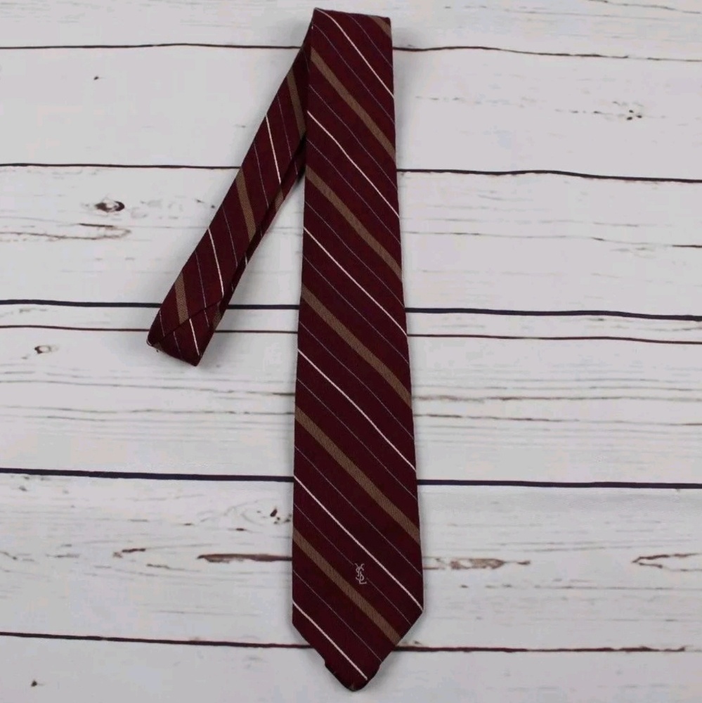 Yves Saint Laurent
Tie Maroon